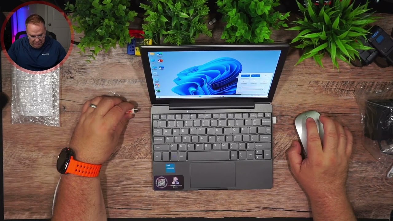 10.1 inch Ultra-Thin Portable Mini Laptop,Celeron N4020 Processor (up to 2.8Ghz), 8GB RAM DDR4