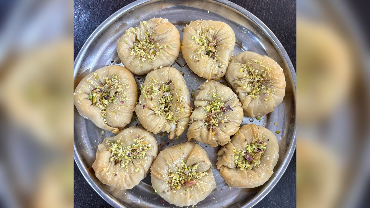 होली स्पेशल फूल वाली कुरकुरी मिठाई 😍घर पर बनाएं लेयर्ड फ्लावर पेस्ट्री | CookWithAnjaliOfficial 