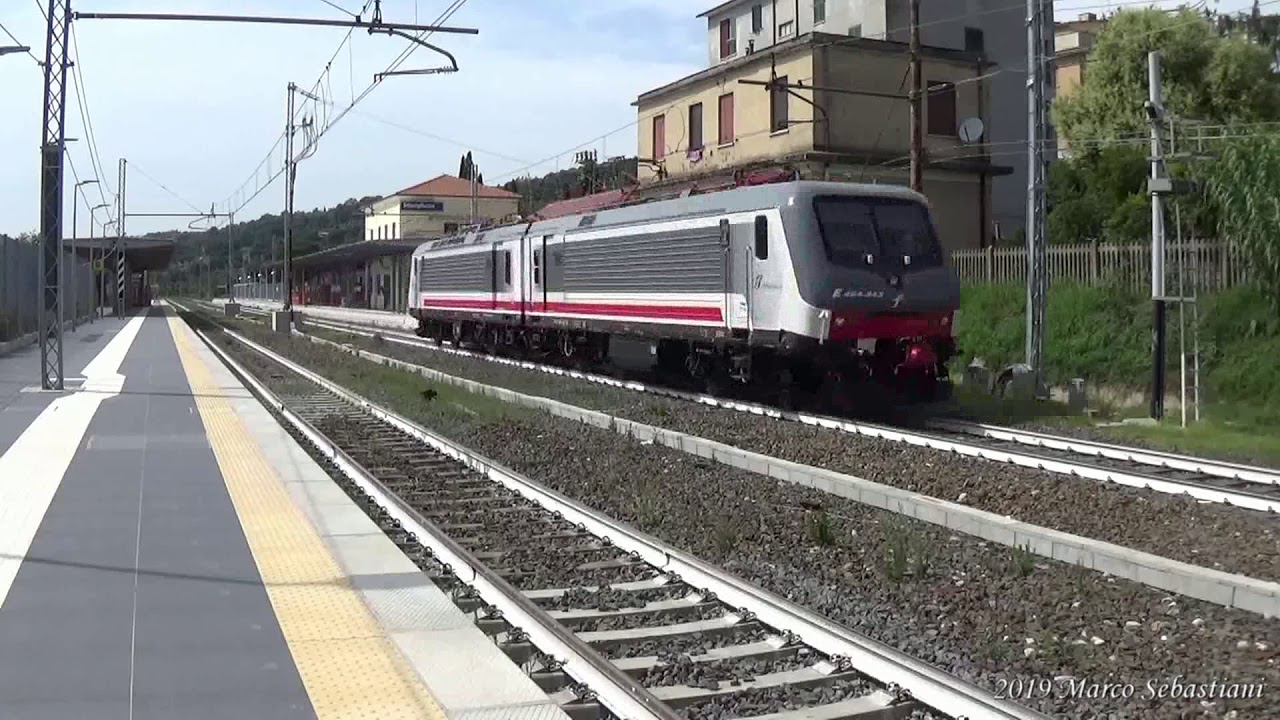 FS E464.218 + E464.343 nella nuova livrea per IC