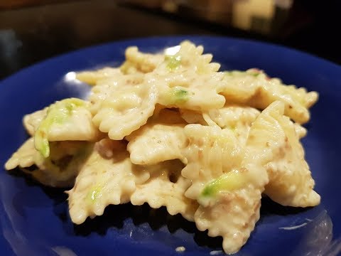 Macarrão farfalle com molho branco e abobrinha muito fácil e prático de fazer