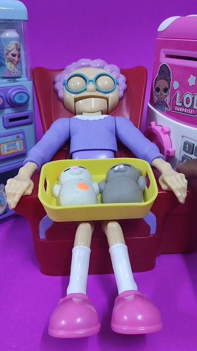 GRANNY AND HER 2 CAT SLEEPING #funandplay #toyreview #cats #familygames