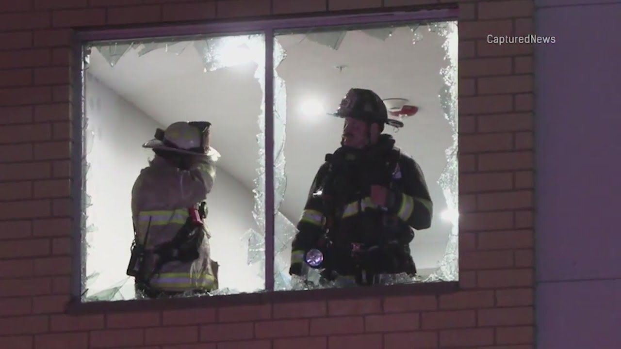 Fire erupts at hotel in Naperville overnight - YouTube