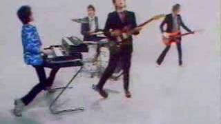 Elvis Costello - Pump it up chords