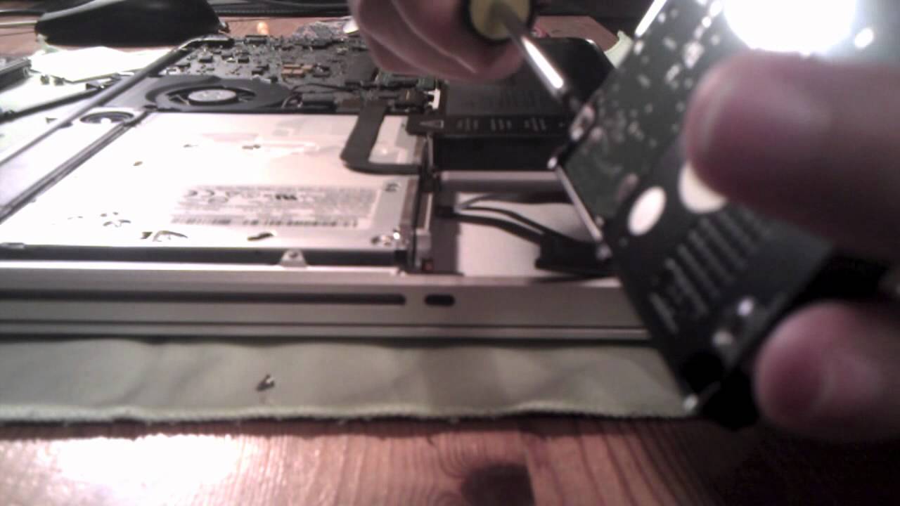 Cambiar disco duro a un macbook pro - YouTube