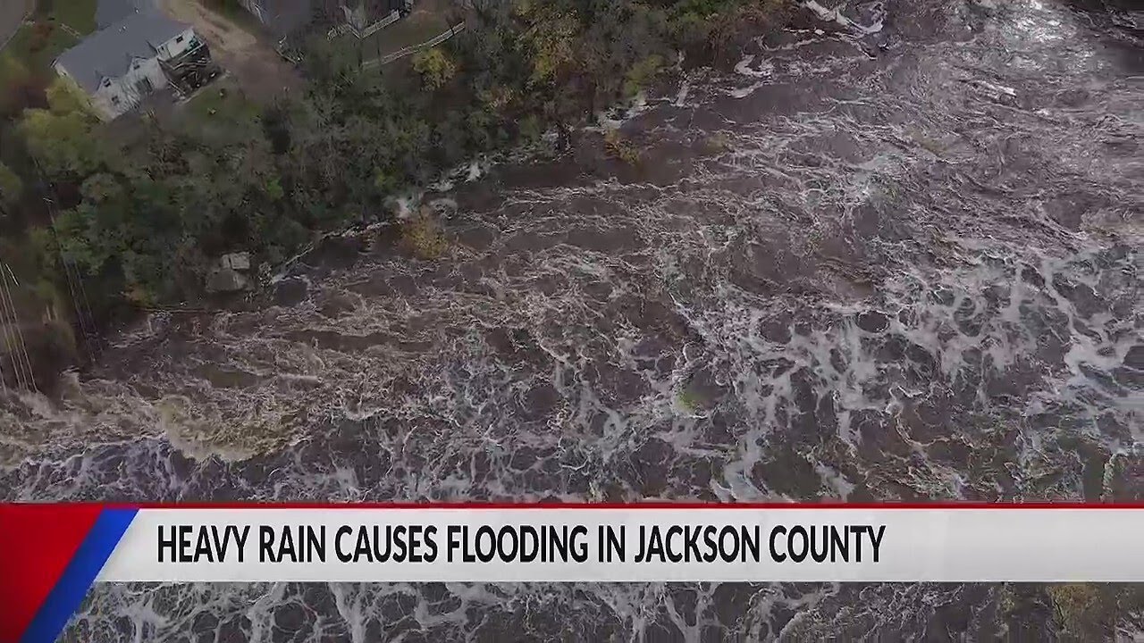 Heavy rain causes flooding in Jackson County - YouTube