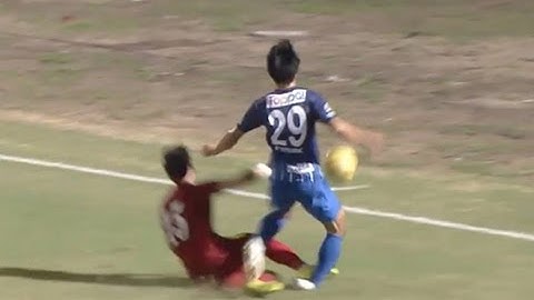 Quế Ngọc Hải vào bóng thô bạo, cầu thủ Avispa Fukuoka chấn thương nặng