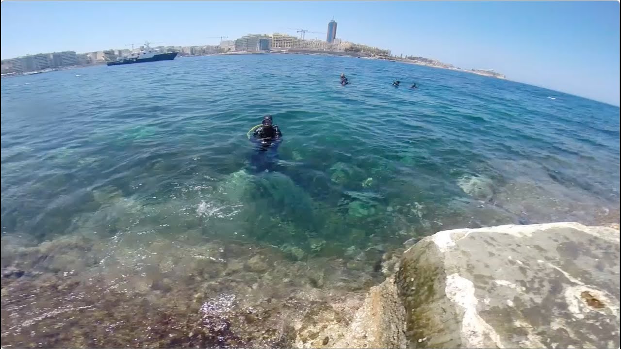 Diving Malta - Tug 2 & submarine surprise
