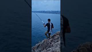 Antalya Falezler surf takım ve pipet ile yazılı orkinos avı