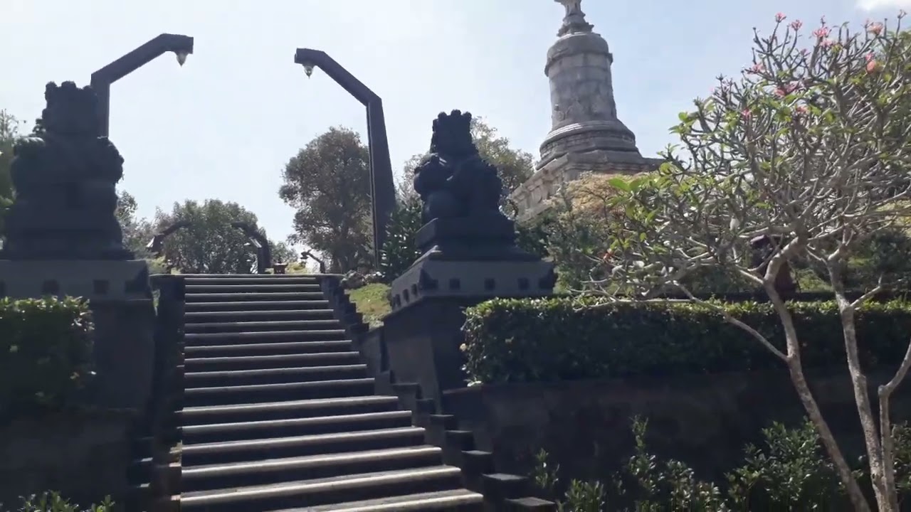 Vihara bodhigiri di desa balerejo wlingi blitar. Vihara terbesar se Asia