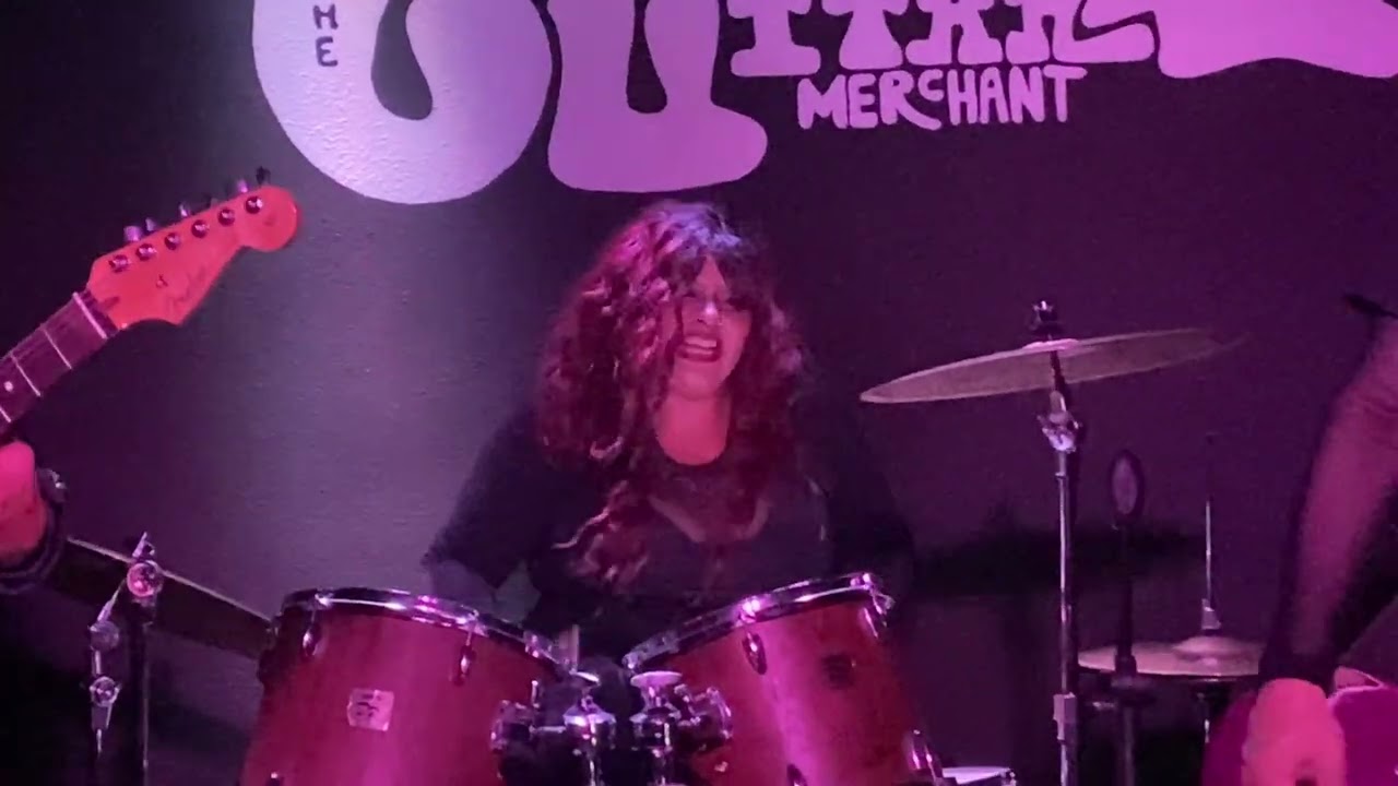 Total darkness / Woman - Molly Vamp live @ The guitar merchant 10-25-25