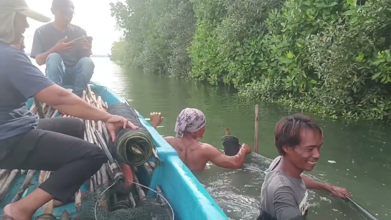 Perjalanan menuju lokasi pasang jebakan