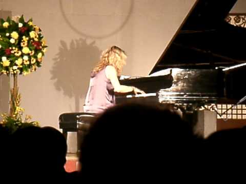 Laure Favre-Kahn: Piano Concert