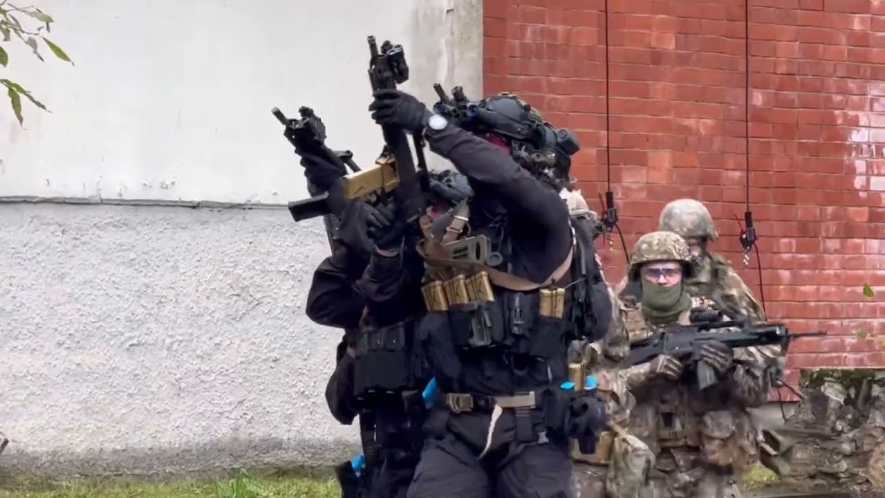 Reportāža: Ķīlnieki Valmieras Olimpiskajā centrā un teroristi Jāņmuižā – ieskats VDD mācībās