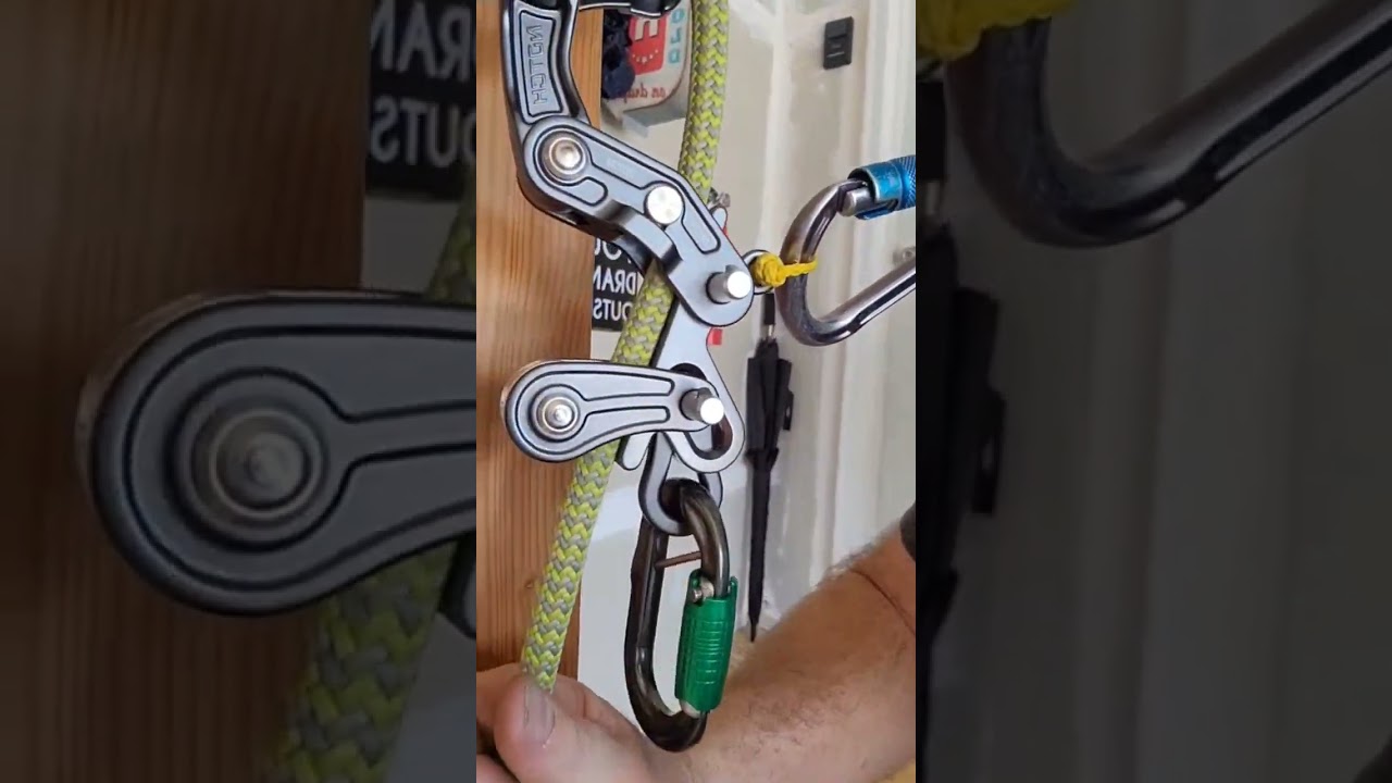 Tethering the Rope Runner Pro with a Carabiner 