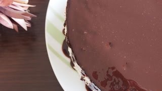 Шоколадная зеркальная глазурь рецепт в домашних условиях(Данный видео рецепт показывает как приготовить шоколадную зеркальную глазурь в домашних условиях. Рецепт..., 2016-02-20T10:57:40.000Z)