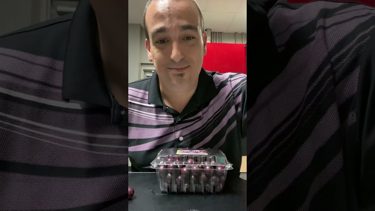 Muscadine Black Grapes 🍇 Review Blacker berry sweeter the juice Best grape in Florida Cottle Farms