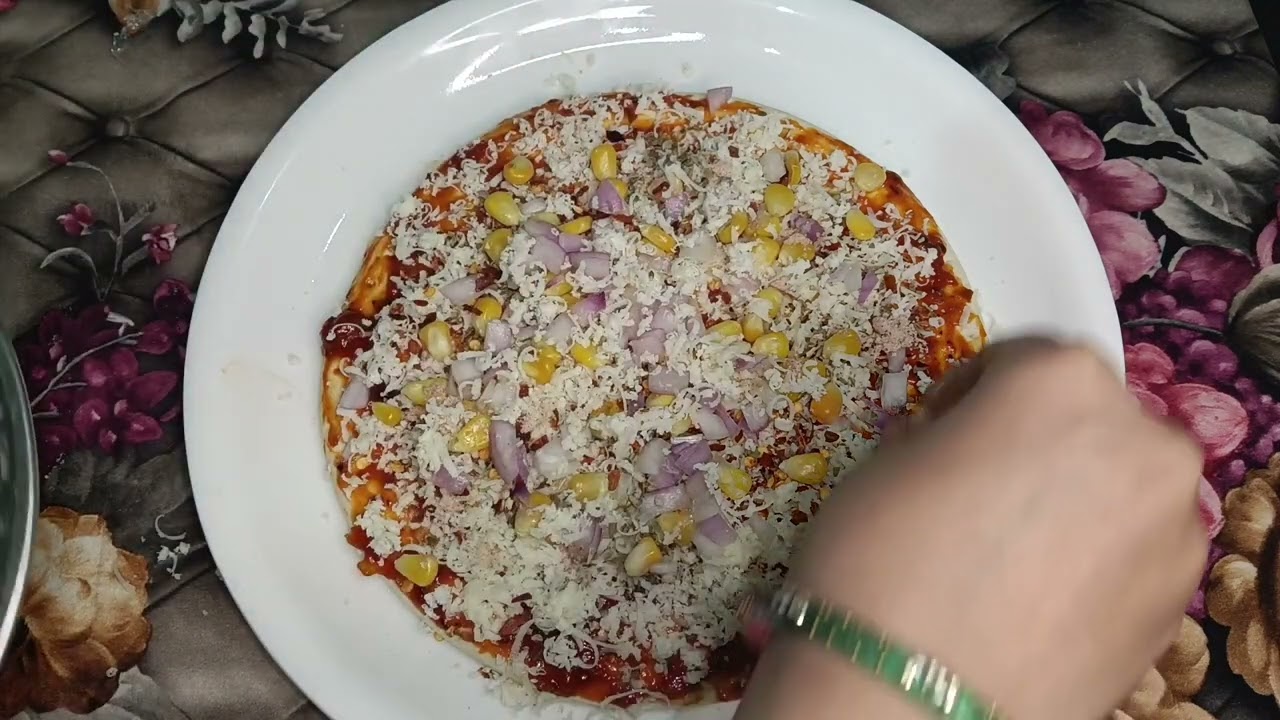 Corn pizza recipe/Ab 10 minute me ghar pe hi bnaye  pizza wo bhi bilkul aasani se 