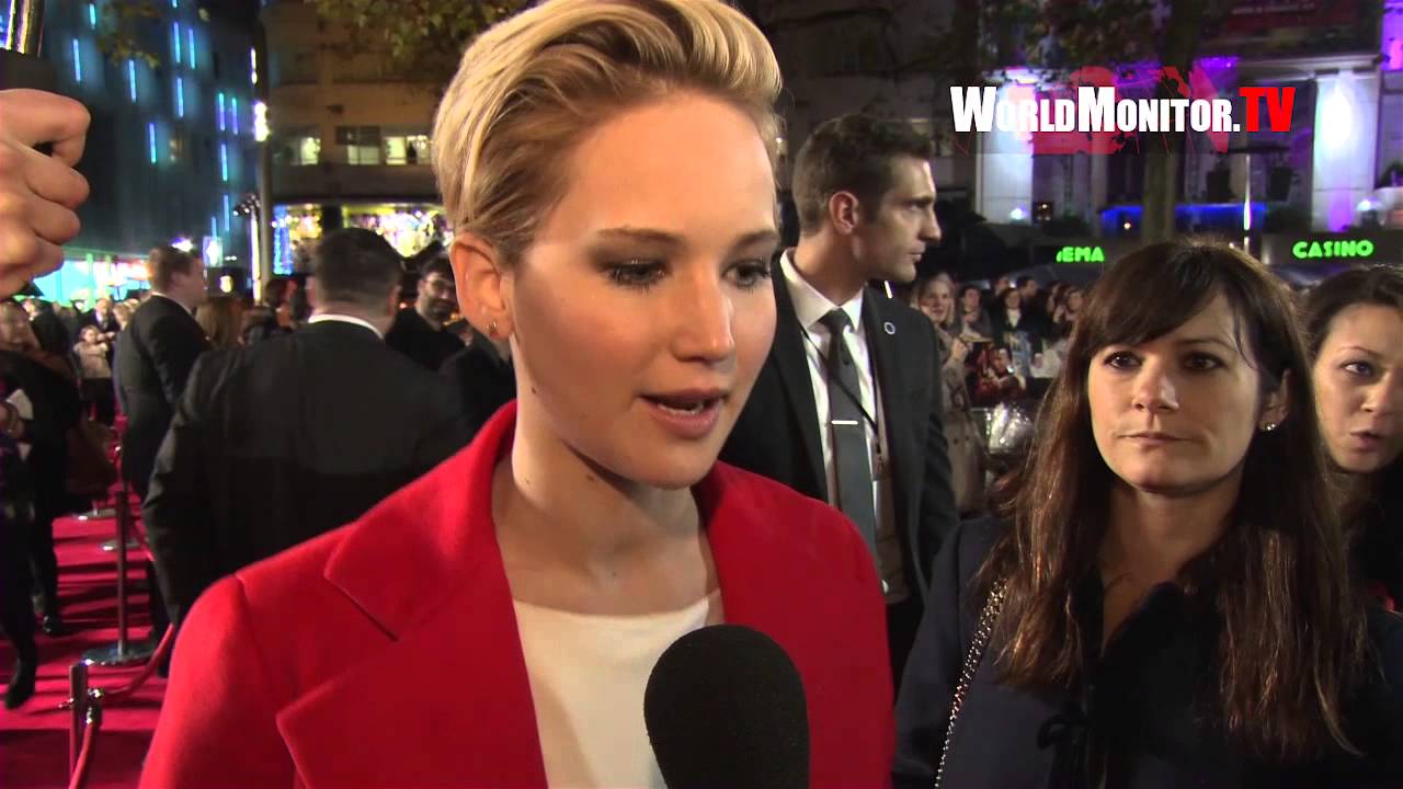 Jennifer Lawrence And Josh Hutcherson Catching Fire Premiere
