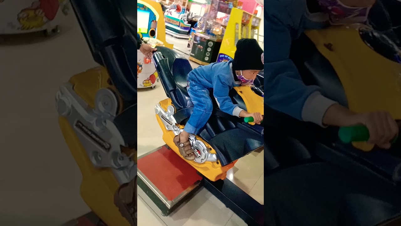 Main motor balap di Batos (Batu Town Square)