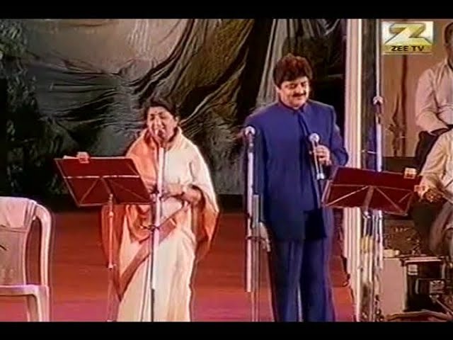 Humko Humise Chura Lo | Lata Mangeshkar Udit Narayan Live Hydrebad Concert | Mohabbatein class=