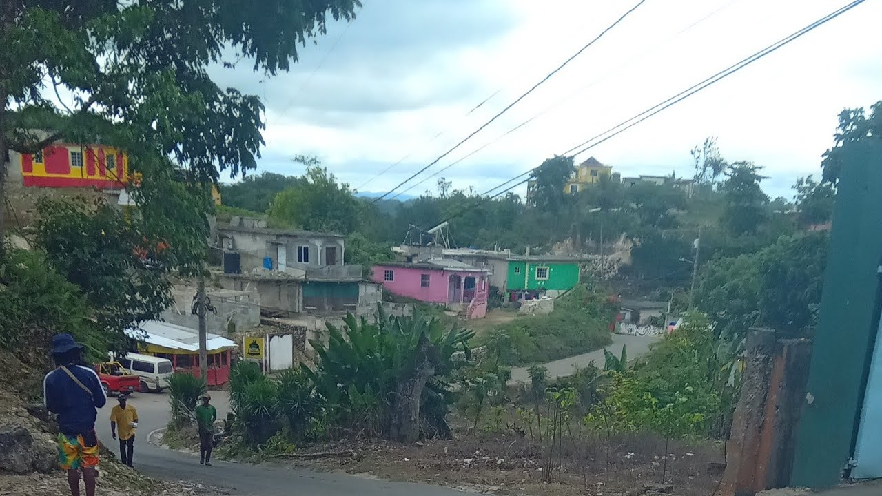 Starboss is live now bob marley home birth place and resting place 9mile Jamaica 🇯🇲 one love 