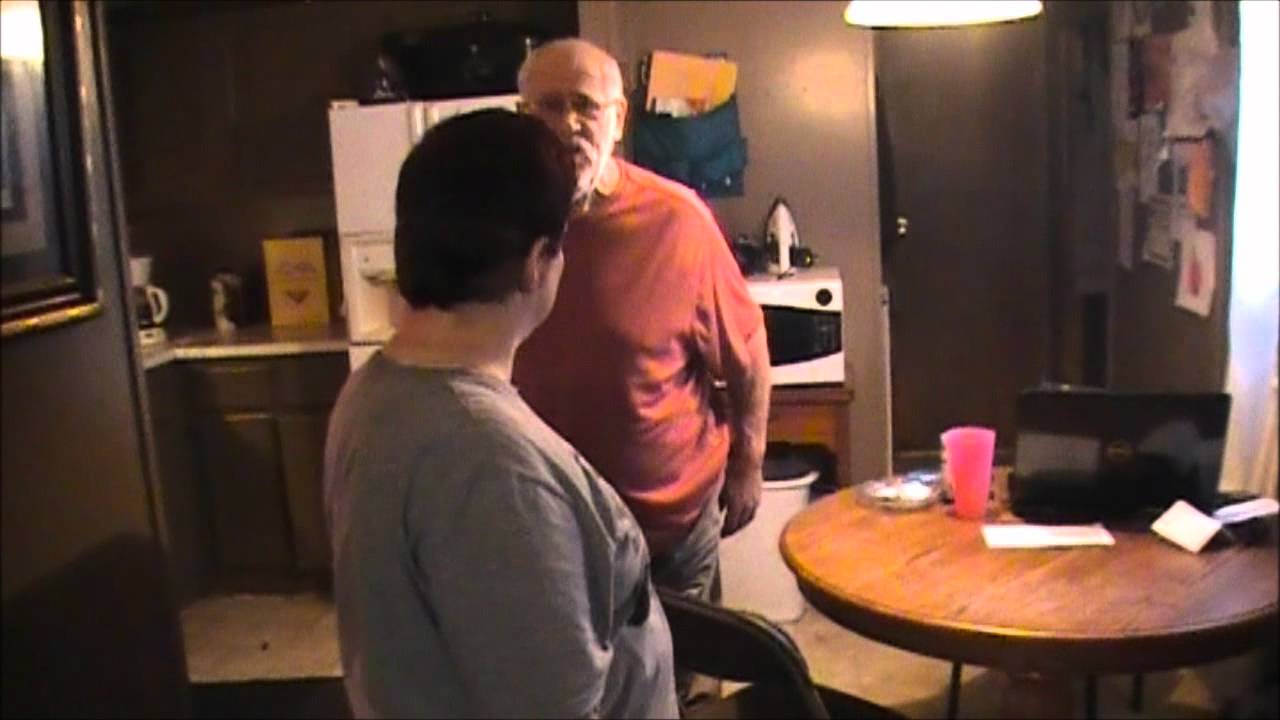 Bild från Angry Grandpa - Brings the trash inside