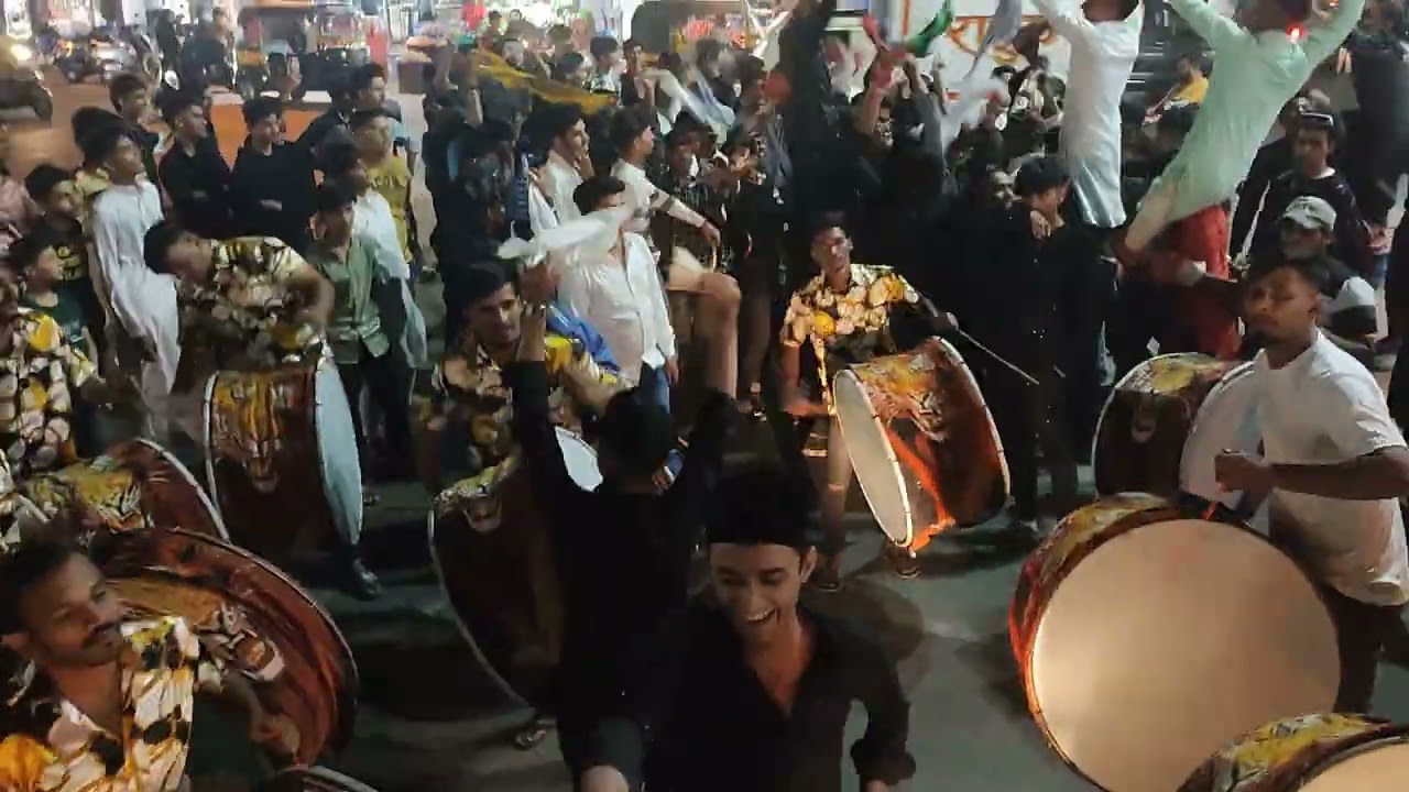 #YA BABA MAKHDOOM🕌❤️QAWALI PLAYING 🎹🥁 💥🔥TIGER NASHIK DHOL MIRA ROAD SANDAL📞D.9082063315.#nashikdhol