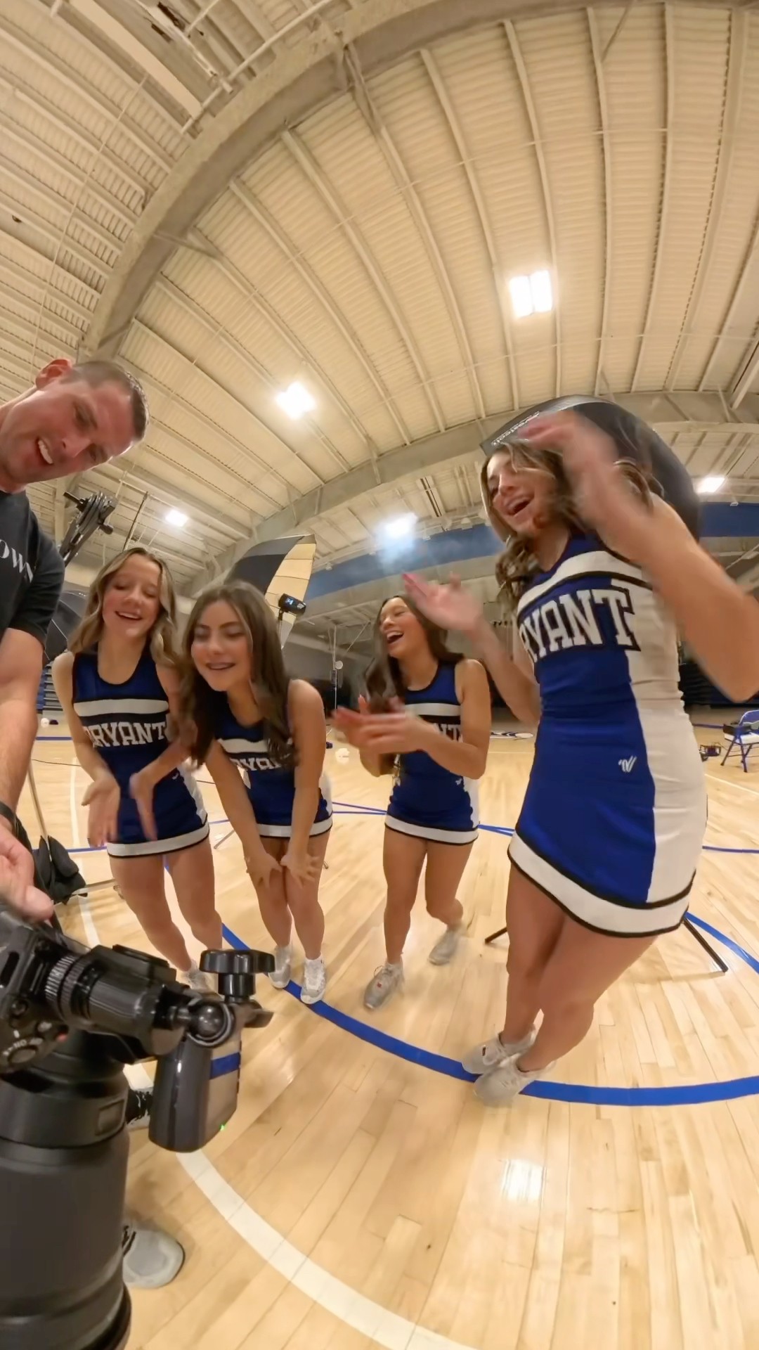 Great idea for a cheer group pose! Have to love the reaction!  #cheer #cheerleader #photographer