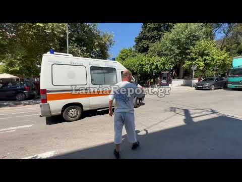 LamiaReport.gr: Έπεσε πάνω στον πλάτανο στην πλατεία της Στυλίδας