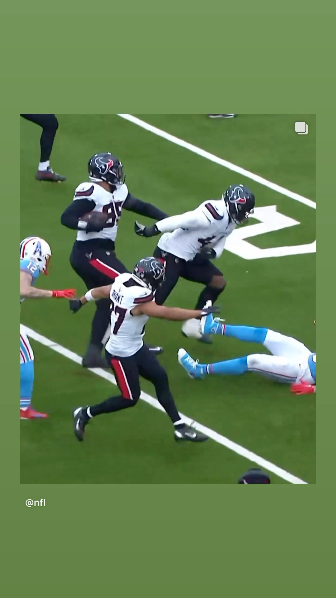 Get off me #hoodnews #texans #DerekBarnett #titans #football #omg #how #wow #sports #NFL #run #speed