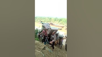 Dân Bốc vác ở tà lùng.