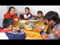 媳婦買海蠣，現摘的芹菜加上海蠣一煎，孩子都喜歡吃 | Oyster Fried eggs, fresh celery and oyster Fried, children like to eat