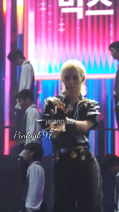 Felix doing flower challenge at GDA 2024 #felix #straykids #skz #stay #kpop #funny #sclass