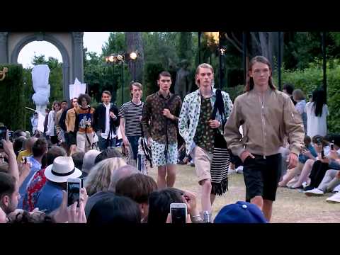 Video: Pitti Uomo 2017: shoes for Spring-Summer 2018