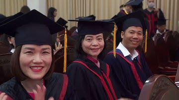 ✨ Cùng nhìn lại những hình ảnh đầy cảm xúc trong Lễ trao bằng Thạc sĩ, Tiến sĩ năm 2025! 🎓