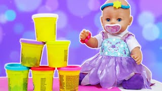 Baby Born nukke ja muovailuvahaasusteet  Leikkejä vauvanukeilla.