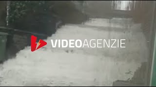 Pozzuoli, strade allagate e tombini saltati | videoagenzie