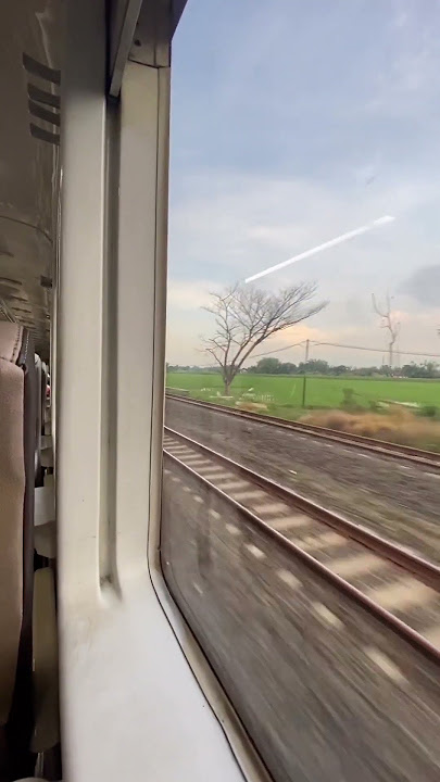 story wa naik kereta api