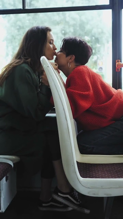 Happy lesbian couple 👭 | EVOL.LGBT 🏳️‍🌈