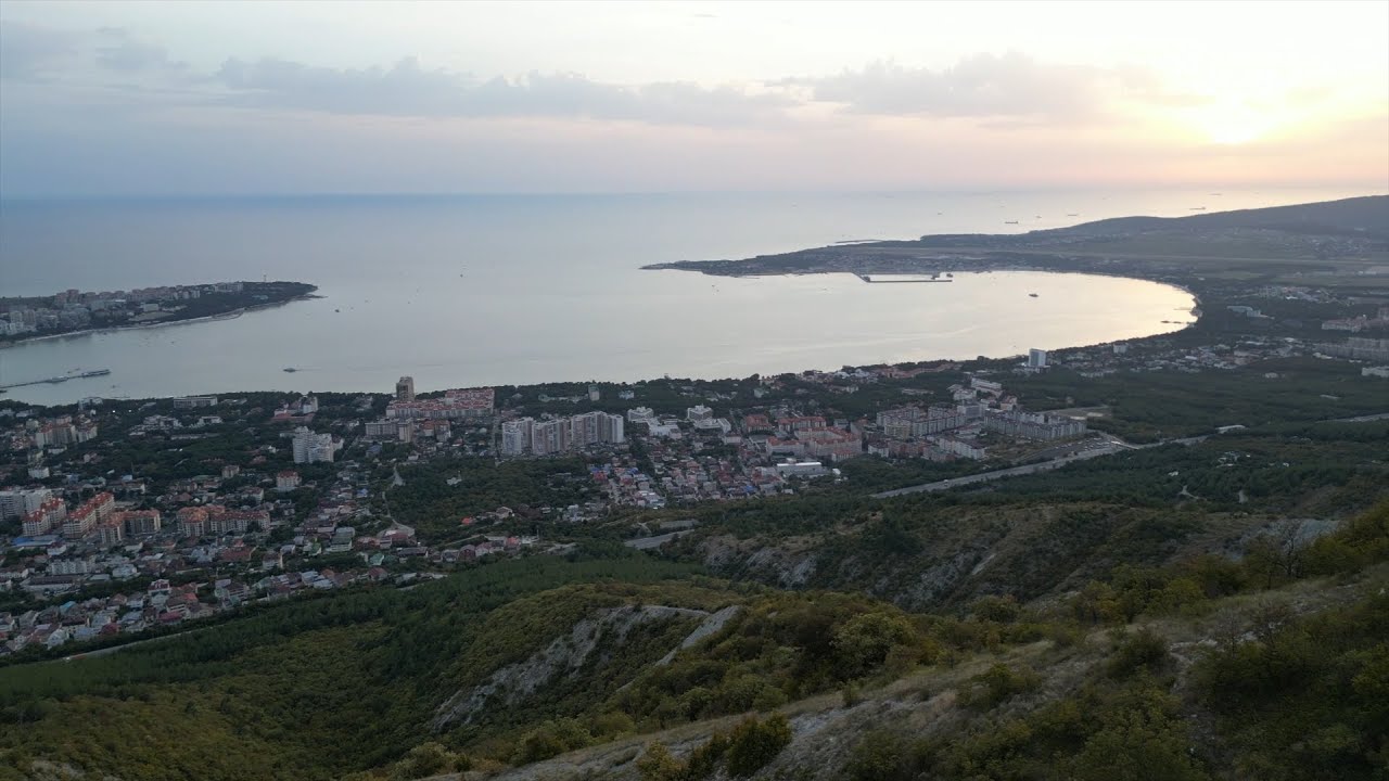 Геленджик: контактный зоопарк, гора Олимп, канатная дорога, огромный крест, закат, ночной Геленджик