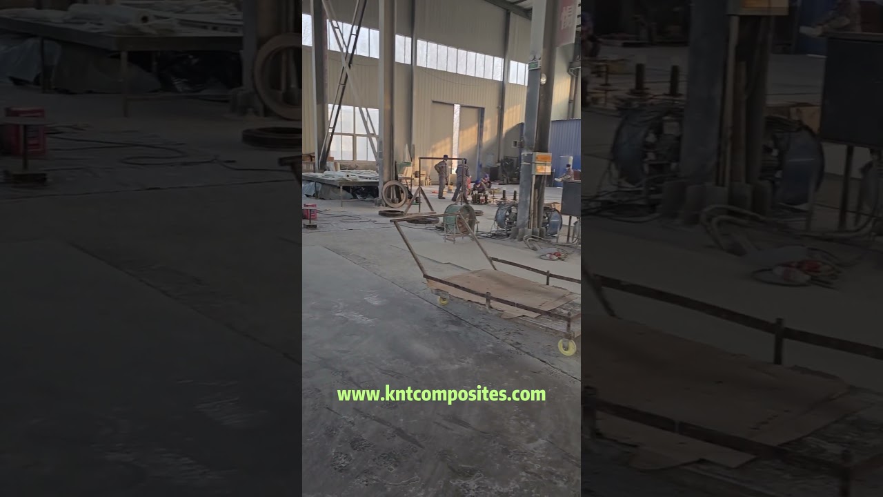 FRP workers seriously make FRP special-shaped products