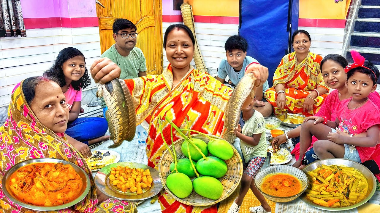 বাপের বাড়ির পুকুর ছেঁচার জোড়া শোল আর গাছের আম দিয়ে এই গরমে আমশোল খেয়ে সবাই খুব খুশি।সঙ্গে শুক্তো