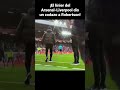 ¡El línier del Arsenal-Liverpool dio un codazo a Robertson!