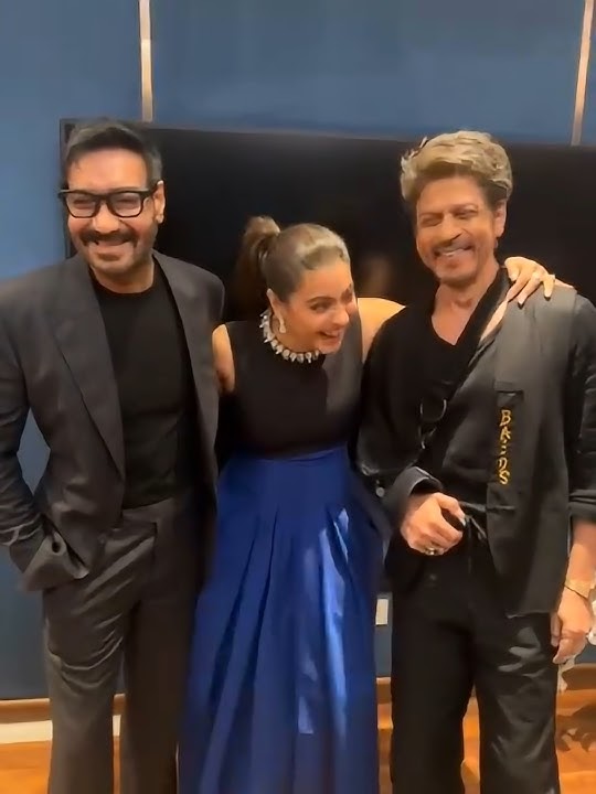 😍 ADORABLE MOMENT #kajol #srk and #ajaydevgn together at the screening of The Ba***ds of Bollywood