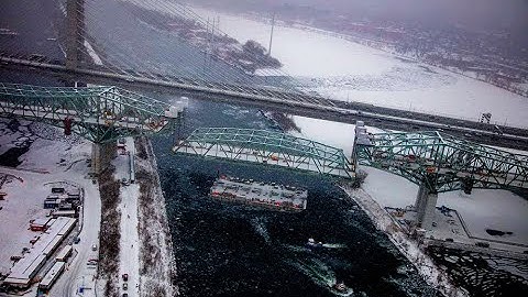 Champlain Bridge Deconstruction | Timelapse video of the lowering of the main steel span #JCCBI