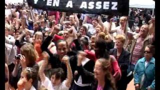 Video thumbnail of "Y'EN A ASSEZ POUR TOUT LE MONDE - Les Enfantastiques"