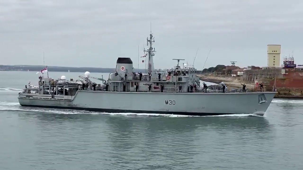 HMS Ledbury returns to Portsmouth after 3 years in the Gulf YouTube