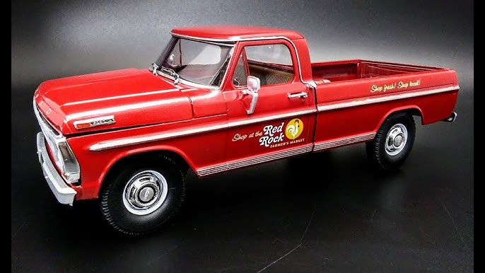 Moebius Models 1972 Ford F-250 4x4 with Snow Plow - Small