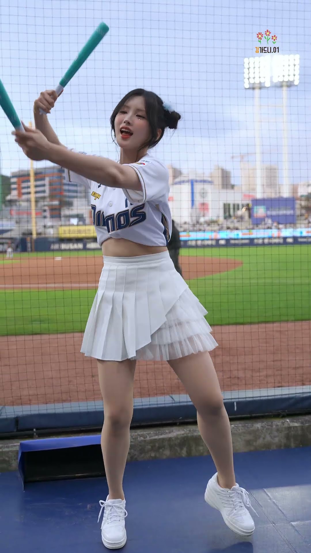 흰색 치마 입은 김정원 치어리더는 공주가 틀림없어요