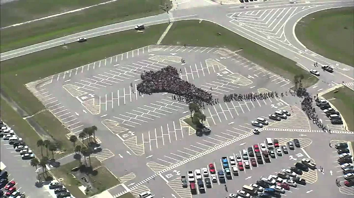 Kennedy Space Center  Employees Assemble for Historic Photo